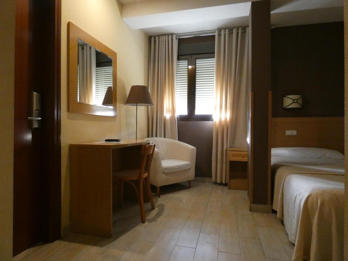 Hotel Vivar Griñón エクステリア 写真