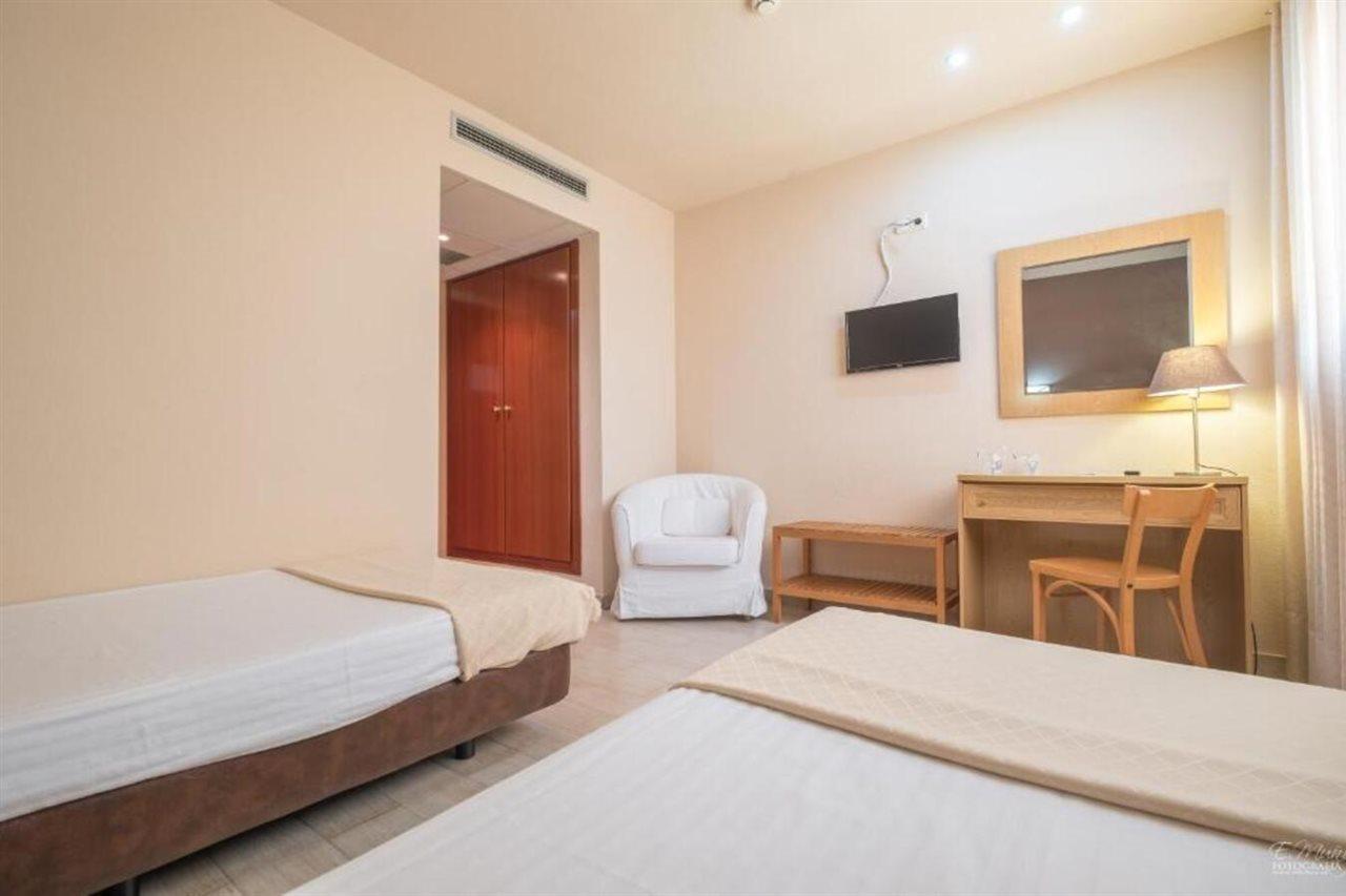 Hotel Vivar Griñón エクステリア 写真