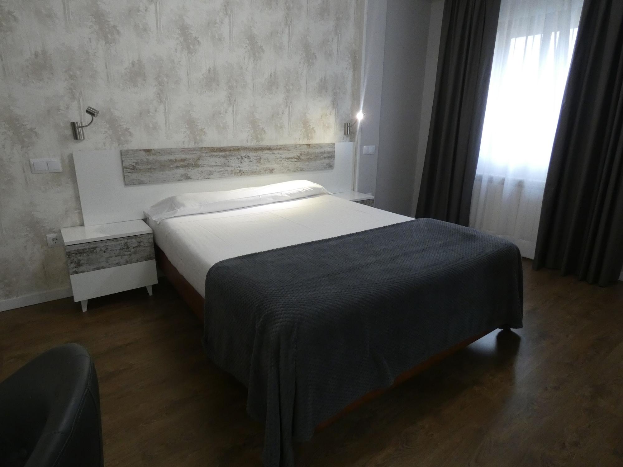 Hotel Vivar Griñón エクステリア 写真