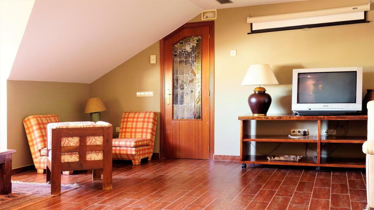 Hotel Vivar Griñón エクステリア 写真
